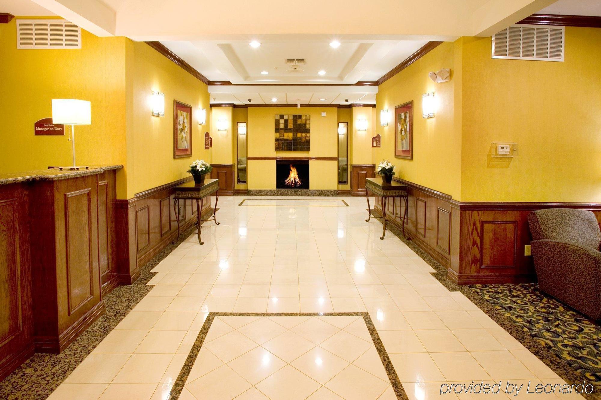 Holiday Inn Express Hotel And Suites Falfurrias Beltér fotó