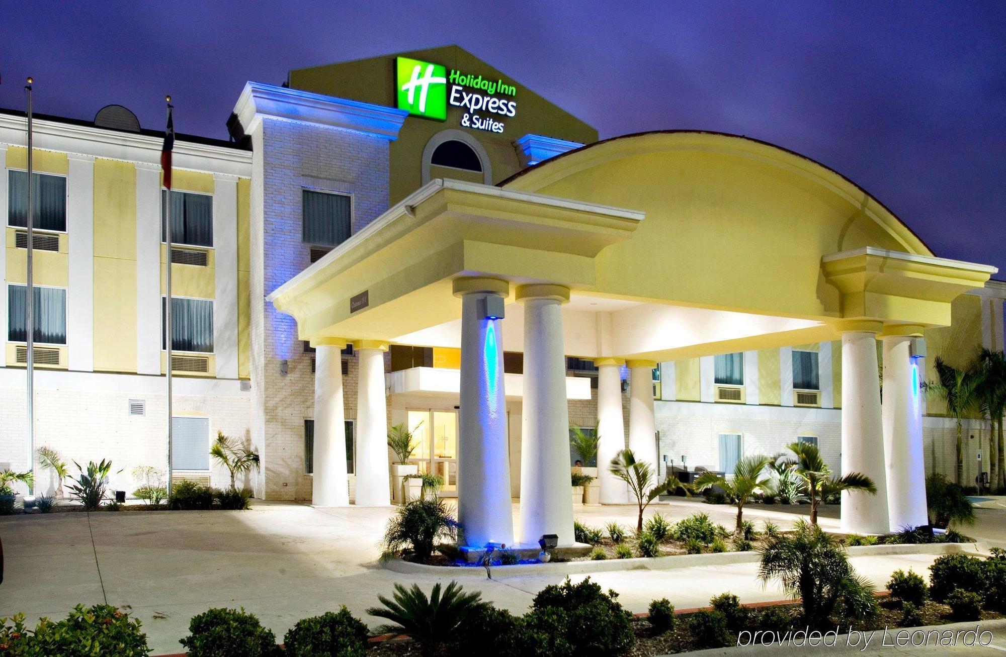Holiday Inn Express Hotel And Suites Falfurrias Kültér fotó